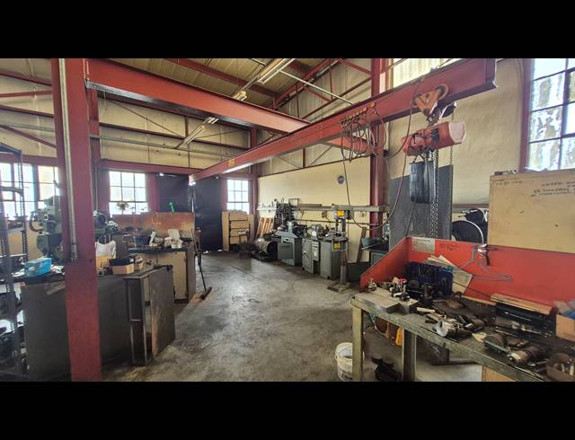1,850M² FACTORY FOR SALE IN ANDERBOLT